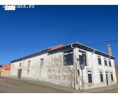 CASA  DE 2 PLANTAS MAS ANEJOS DE 326M