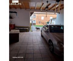 CASA EN VEGAS DEL CONDADO CON PATIO SOLEADO