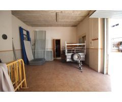 VIVIENDA CON GARAJE Y LOCAL