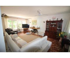 Chalet con amplio jardin y grandes estancias,cobertizo,garaje y cerca de Arroyo.