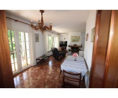 Chalet con amplio jardin y grandes estancias,cobertizo,garaje y cerca de Arroyo.