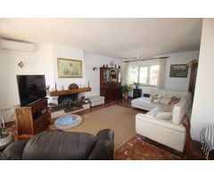 Chalet con amplio jardin y grandes estancias,cobertizo,garaje y cerca de Arroyo.
