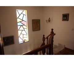 Chalet con amplio jardin y grandes estancias,cobertizo,garaje y cerca de Arroyo.