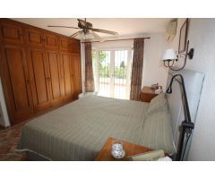 Chalet con amplio jardin y grandes estancias,cobertizo,garaje y cerca de Arroyo.