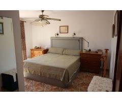 Chalet con amplio jardin y grandes estancias,cobertizo,garaje y cerca de Arroyo.
