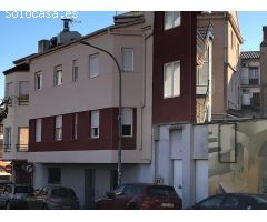 EDIFICI AMB ACTIVITAT EN PLÈ FUNCIONAMENT