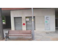 5 locales consecutivos delante de la zona educacional Sescelades