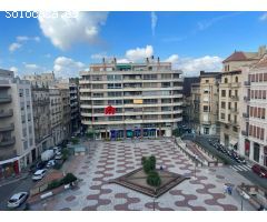 Se alquilan despachos en la Plaza Alfonso de Tortosa