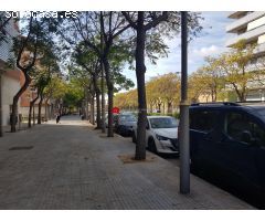 Local de 35 m2 delante zona educacional Sescelades