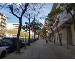 Local de 35 m2 delante zona educacional Sescelades