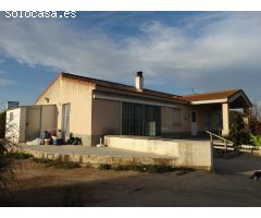 CHALET CON PISCINA MUY CERCA DE AMPOSTA