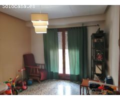 SE VENDE GRAN PISO TODO ESQUINA (ZONA CORAZXÓN DE JESÚS)