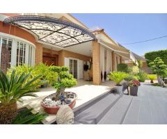 Paradisiaco Chalet en urbanizacion, suelo urbano en Elche!