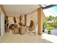 Paradisiaco Chalet en urbanizacion, suelo urbano en Elche!
