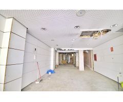 SE VENDE GRAN LOCAL MUY CÉNTRICO TODO ESQUINA
