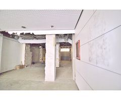 SE VENDE GRAN LOCAL MUY CÉNTRICO TODO ESQUINA