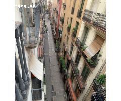 Piso en venta en el casco antiguo de Barcelona.