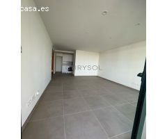 Exclusiva vivienda de obra nueva en alquiler a estrenar, con gran terraza, piscina y parking incluid