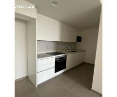 Exclusiva vivienda de obra nueva en alquiler a estrenar, con gran terraza, piscina y parking incluid
