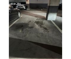 Plaza de parking para coche mediano en alquiler en Les Corts.