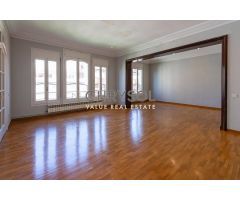 VIVIENDA EXCLUSIVA EN UNA ZONA PRIVILEGIADA, EL QUADRAT DOR.