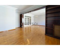 VIVIENDA EXCLUSIVA EN UNA ZONA PRIVILEGIADA, EL QUADRAT DOR.