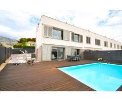 Chalet de 3 dormitorios con piscina en la Urb Serramar