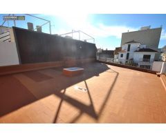 Casa esquinera de una planta con solarium, garaje y  3 dormitorios