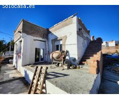 Chalet de 3 dormitorios con parcela de 456m en proceso de reforma
