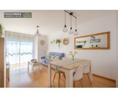 Apartamento de 2 dormitorios dobles, terraza, vistas, piscina comunitaria y parking incluido