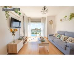 Apartamento de 2 dormitorios dobles, terraza, vistas, piscina comunitaria y parking incluido