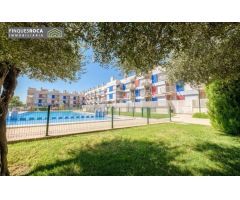 Apartamento de 2 dormitorios dobles, terraza, vistas, piscina comunitaria y parking incluido