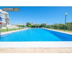 Apartamento de 2 dormitorios dobles, terraza, vistas, piscina comunitaria y parking incluido