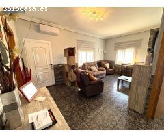 Chalet independiente, de 3 Dormitorios, Baños, Aseo,  Piscina, Garaje, con un parcela de 320 m2