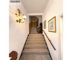Casa Centrica de 4 Dormitorios a reformar, de Planta Baja + 2 Pisos + Lavadero y Terraza