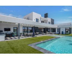 LA SIERREZUELA| MIJAS | LUJOSA VILLA DE ESTILO CONTEMPORÁNEO MINIMALISTA EN EL CORAZÓN DE LA COSTA D