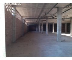 Venta amplio garaje con sótano y plazas de garajes en Ronda Málaga