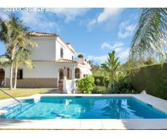 Encantadora Villa de Estilo Andaluz en la Prestigiosa Milla de Oro de Marbella