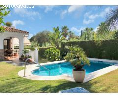 Encantadora Villa de Estilo Andaluz en la Prestigiosa Milla de Oro de Marbella