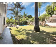 Encantadora Villa de Estilo Andaluz en la Prestigiosa Milla de Oro de Marbella