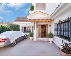Encantadora Villa de Estilo Andaluz en la Prestigiosa Milla de Oro de Marbella