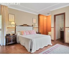Encantadora Villa de Estilo Andaluz en la Prestigiosa Milla de Oro de Marbella