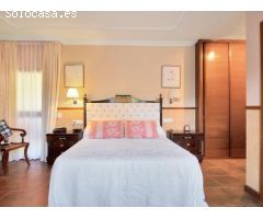 Encantadora Villa de Estilo Andaluz en la Prestigiosa Milla de Oro de Marbella