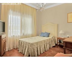 Encantadora Villa de Estilo Andaluz en la Prestigiosa Milla de Oro de Marbella