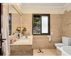 Encantadora Villa de Estilo Andaluz en la Prestigiosa Milla de Oro de Marbella