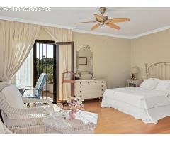 Encantadora Villa de Estilo Andaluz en la Prestigiosa Milla de Oro de Marbella