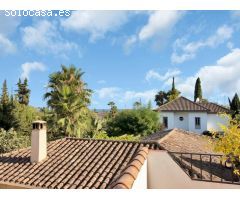 Encantadora Villa de Estilo Andaluz en la Prestigiosa Milla de Oro de Marbella
