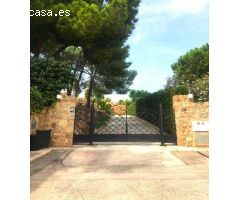 Venta de chalet en entorno privilegiado como es la Urbanización Residencial Alfinach