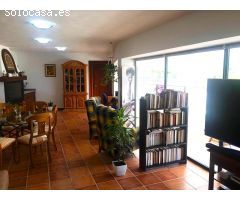 Venta de chalet en entorno privilegiado como es la Urbanización Residencial Alfinach