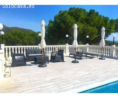 Venta de chalet en entorno privilegiado como es la Urbanización Residencial Alfinach